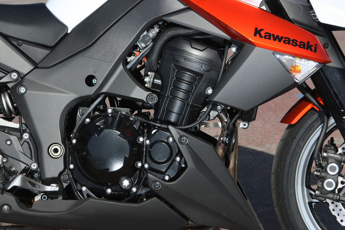 Фото двигателя Kawasaki Z1000